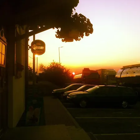 Bed & Breakfast Panoráma Panzió Tatabánya